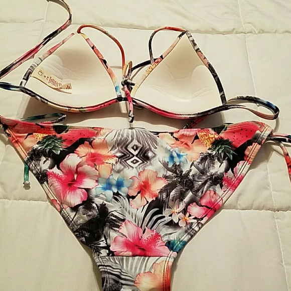 Tropical print bikini set - Picture 2 of 4